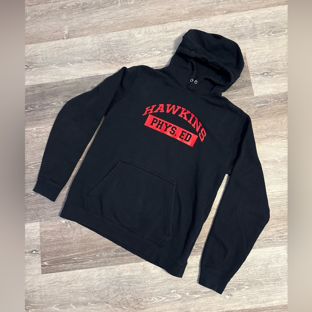 Nike & Stranger Things Hawkins Phys Ed Hoodie Size MEDIUM Red/Black Graphic
